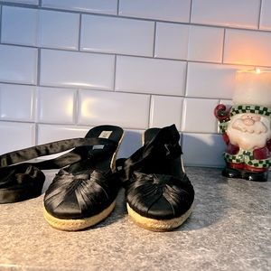 PRE-OWNED STEVE MADDEN BLACK SATIN ESPADRILLE WEDGES SZ 8